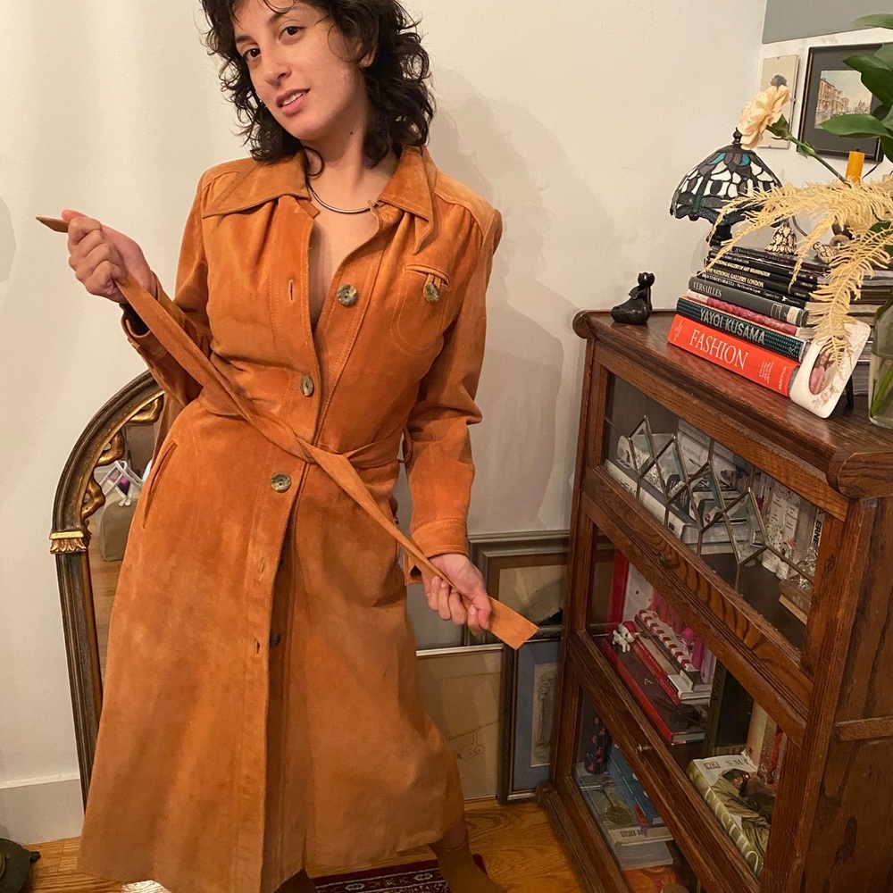 Long saddle tan leather jacket. - Picture 2 of 4